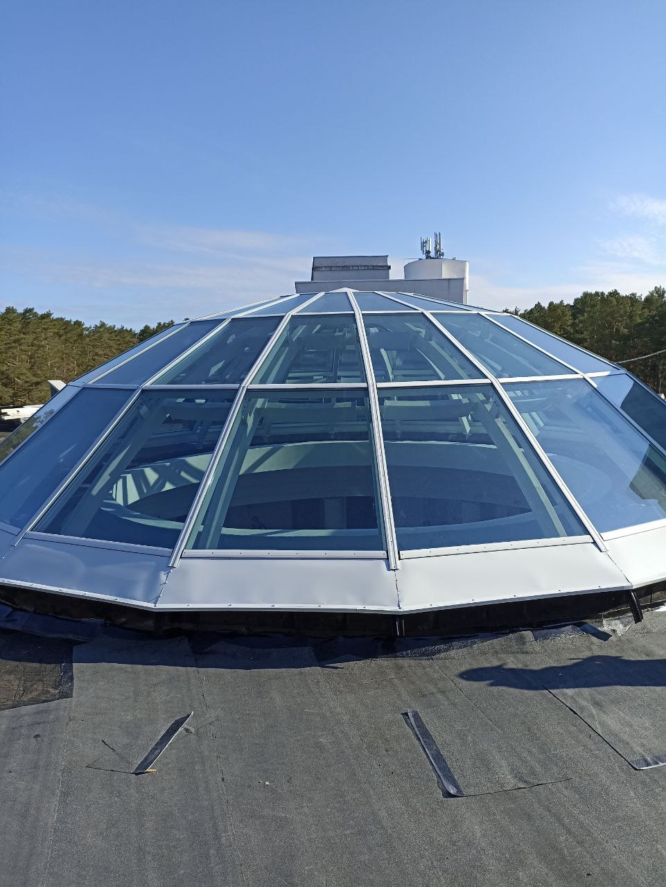 Монтаж зенитных фонарей