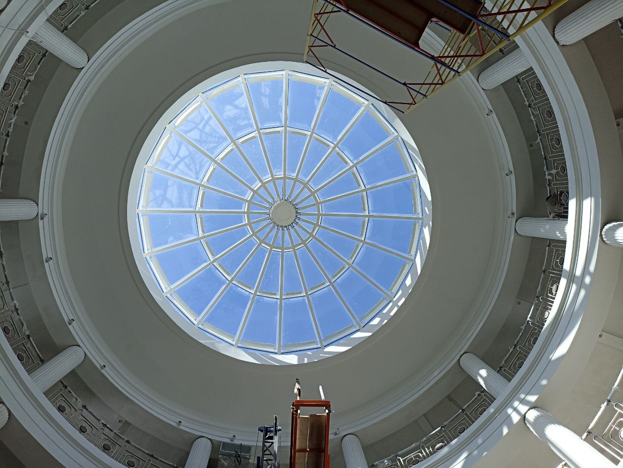 Монтаж зенитных фонарей